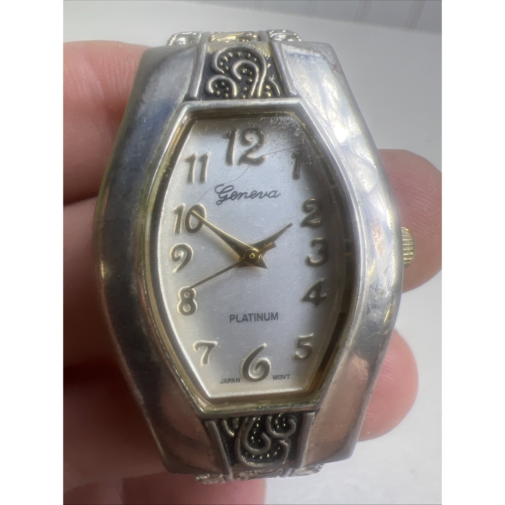 Untested‎ Vintage Women's Geneva Cuff Quartz Watch.